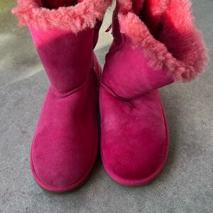 UGG short pink Boots with Bows UGG Bailey Bow II Fur Boots Women’s Sz 4 RARE